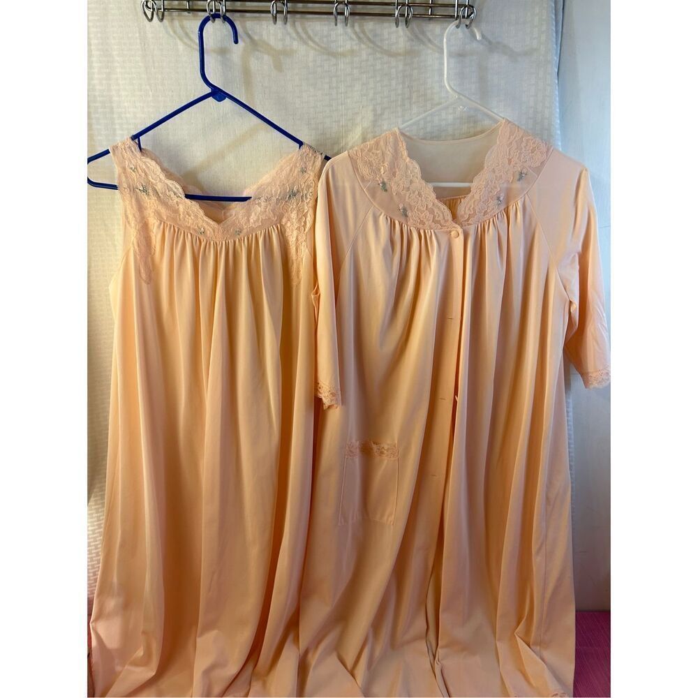Shadow line nylon gown & matching robe Small set peach 100 nylon
